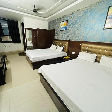 Premium Boston Rooms Family Hotel Agra  Exteriér fotografie