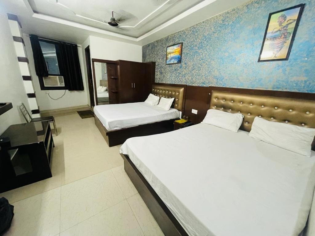 Premium Boston Rooms Family Hotel Agra  Exteriér fotografie