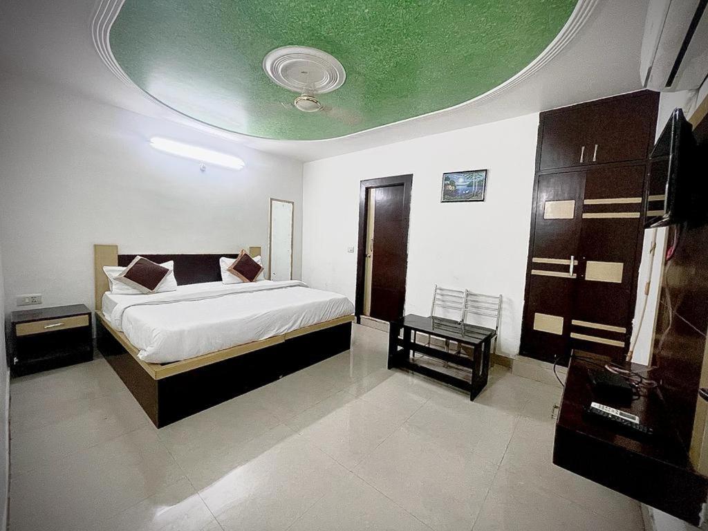 Premium Boston Rooms Family Hotel Agra  Exteriér fotografie