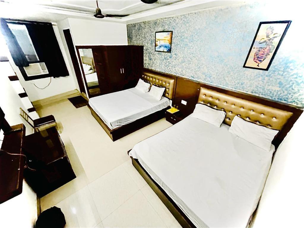 Premium Boston Rooms Family Hotel Agra  Exteriér fotografie